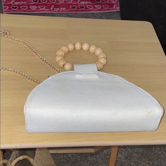 Elegant Tan Woven Handbag - Picture 5 of 5